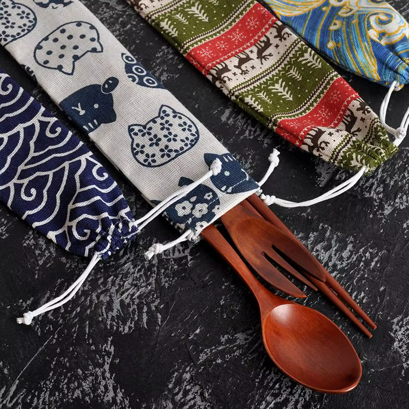 Ensemble de voyage portable 4 pièces inspiré du Japon : sac à ustensiles pour paille, cuillère et ba