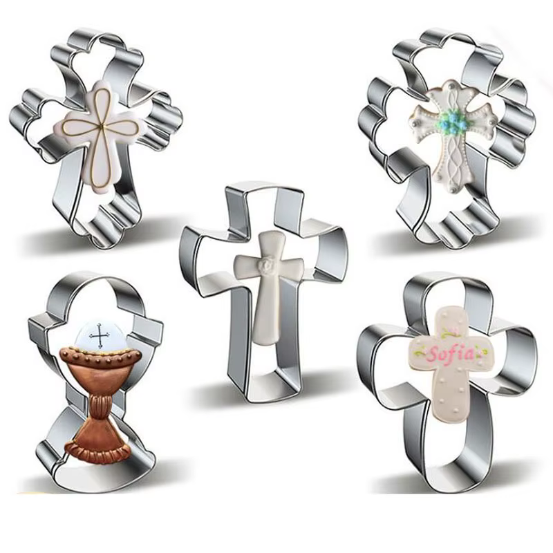 Emporte-pièce en métal avec croix de pâques
