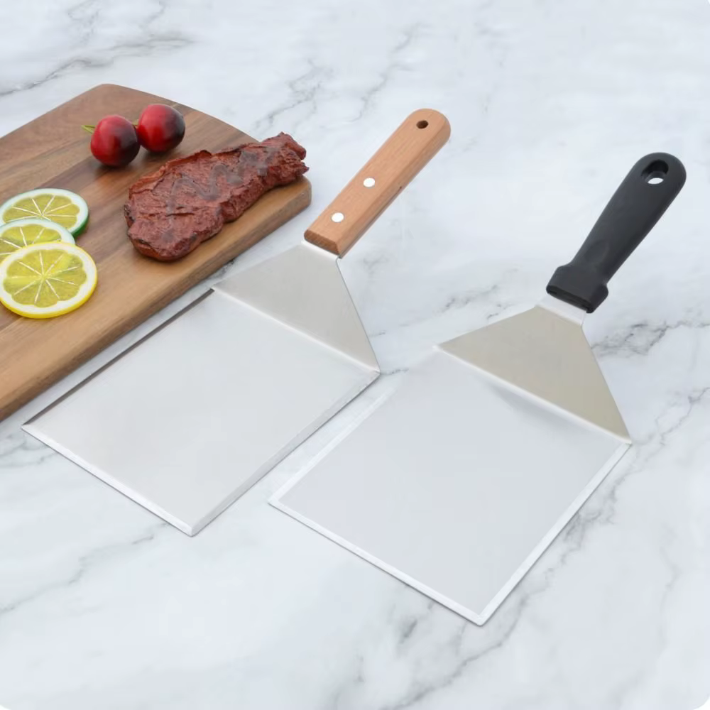 Spatule à griller à tête carrée ou rectangulaire avec lame