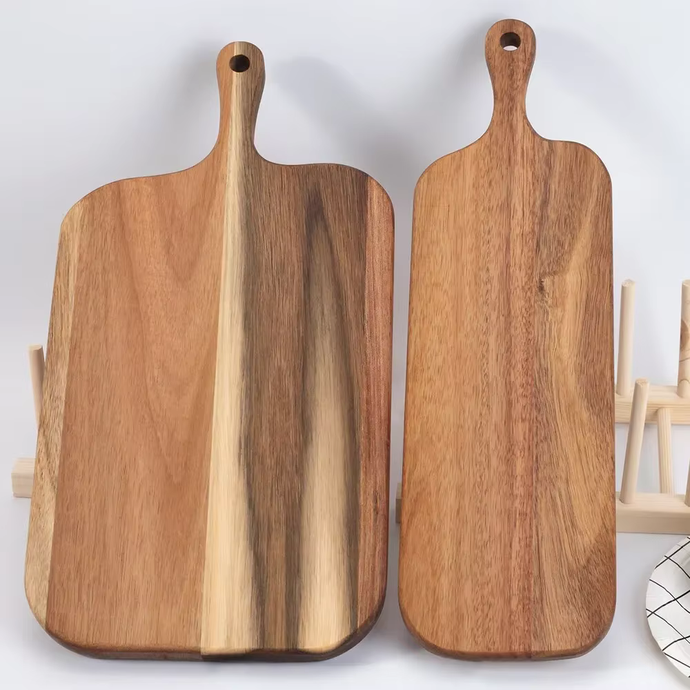 Planche à découper en bois avec poignée