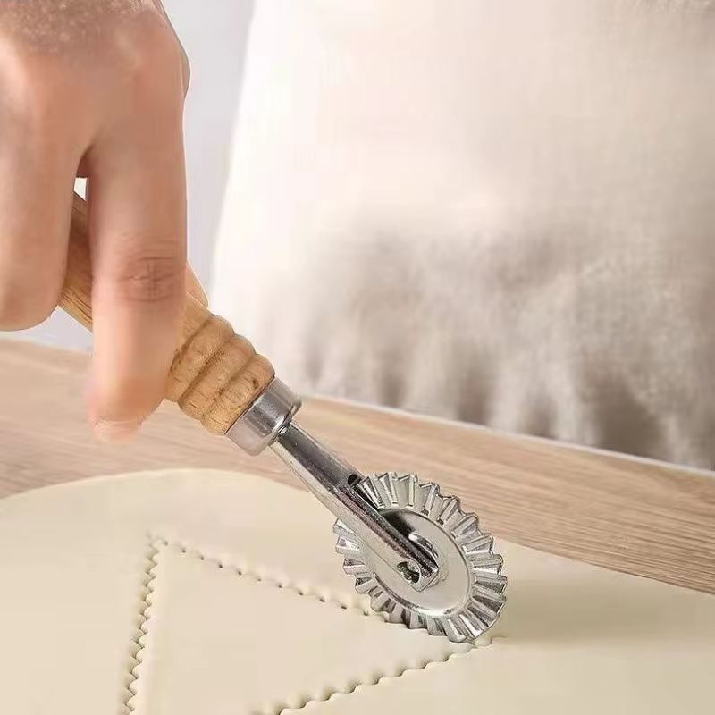 Rouleau à pâte, roulette à découper