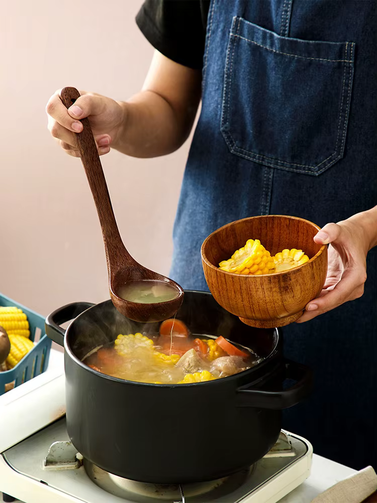 Ensemble d'ustensiles de cuisine : spatule de cuisson
