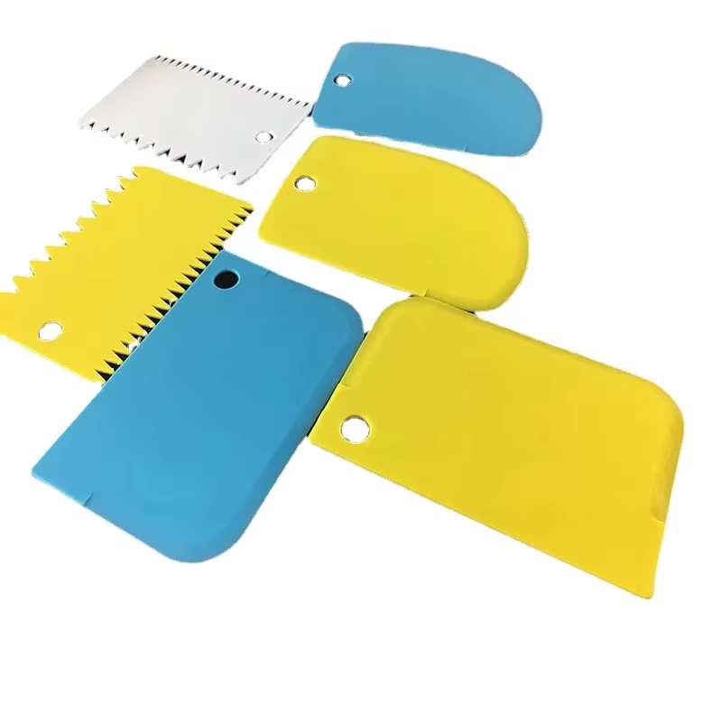 Grattoir à gâteaux en plastique