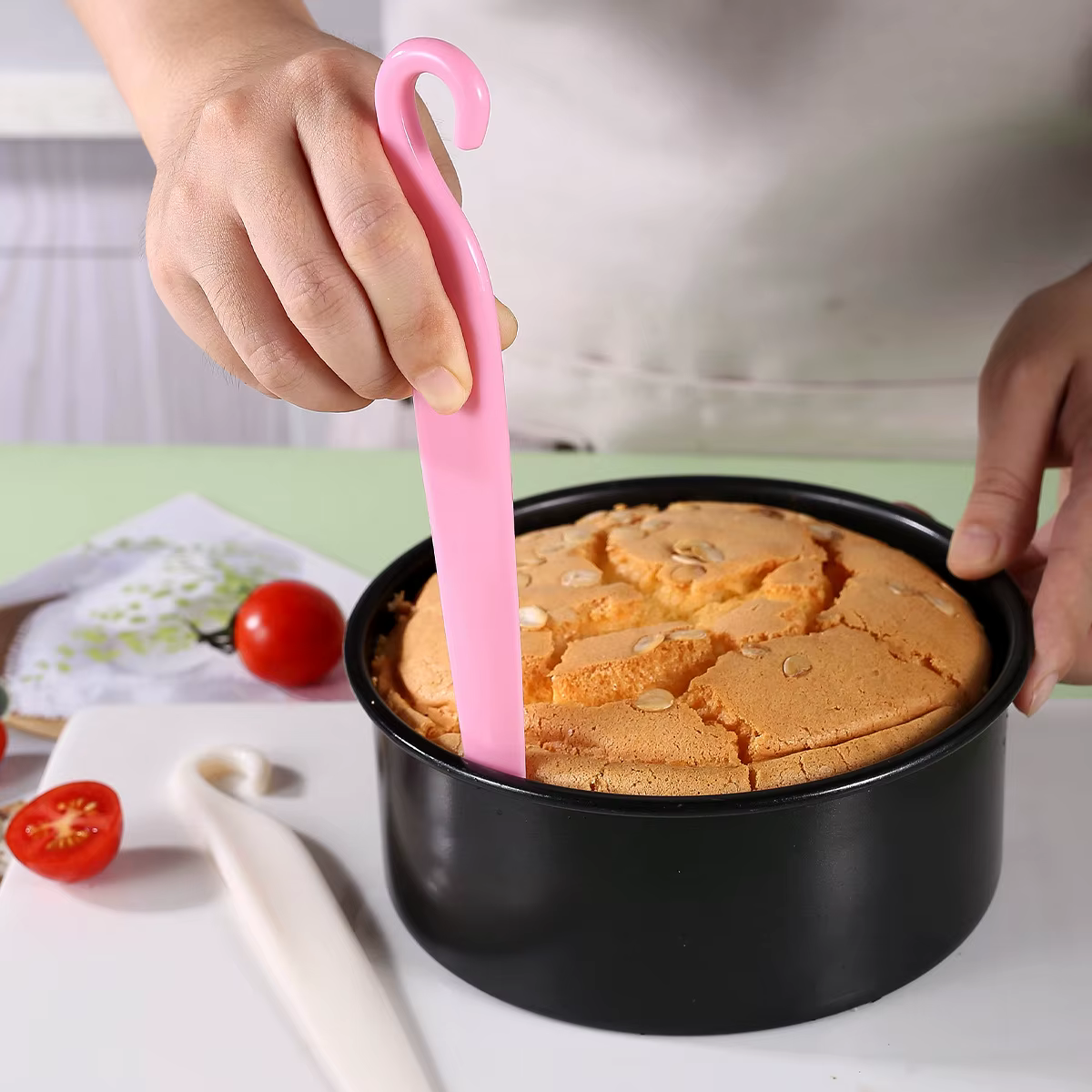 Racloir rotatif à angle droit pour gâteaux