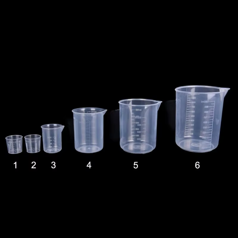 Tasse à mesurer graduée en plastique transparent