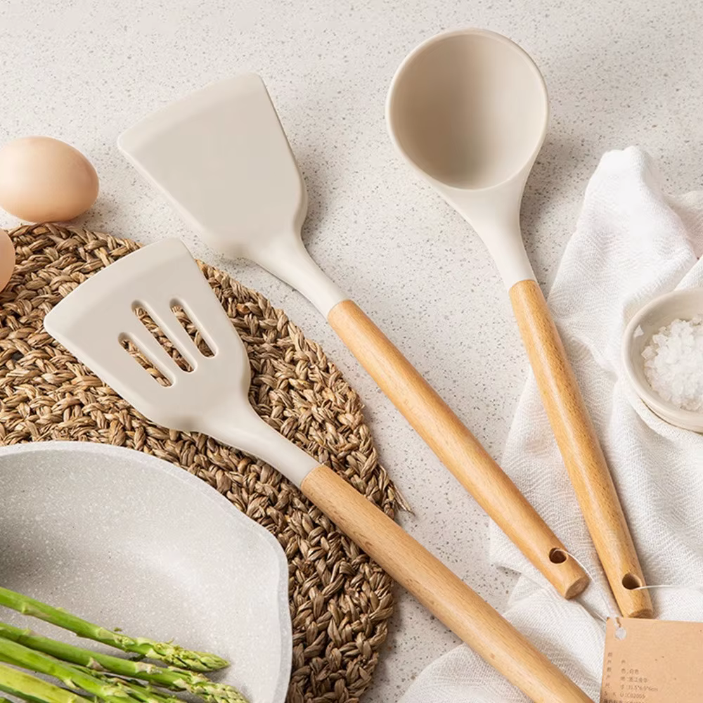 Ustensiles de cuisine antiadhésifs avec manche en bois