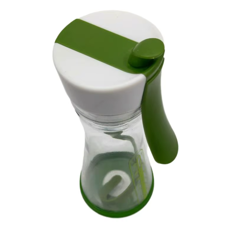 Bouteille de vinaigrette pratique pour salade maison