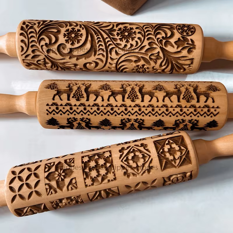 Rouleau à pâtisserie de noël avec motifs de fleurs de renne