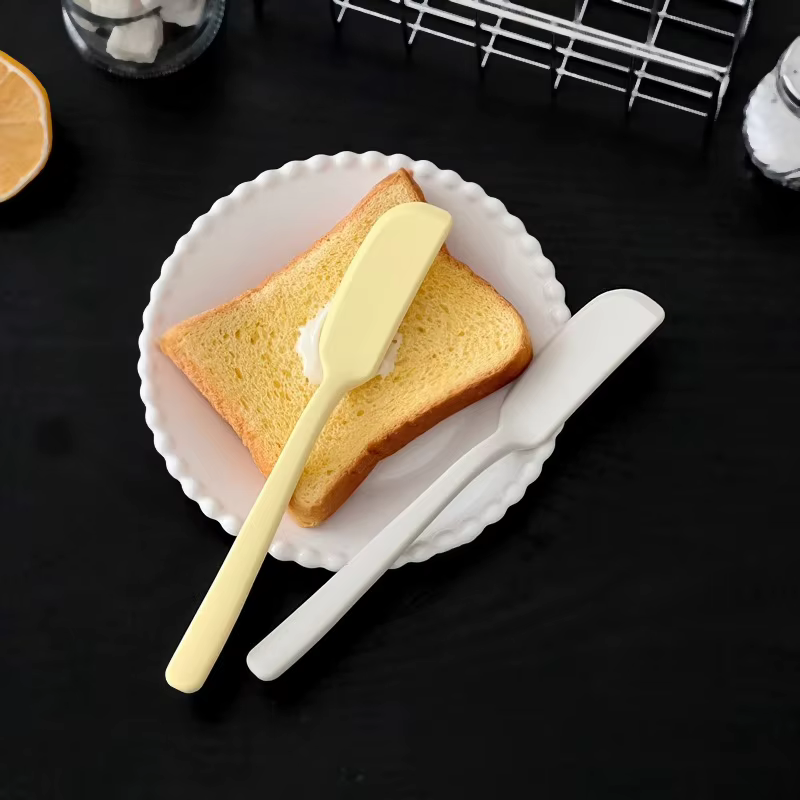 Couteau à beurre coupe-fromage